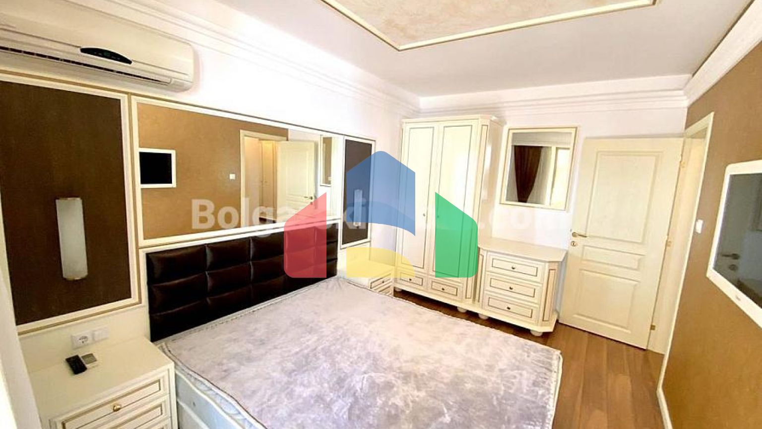 Трикімнатна квартира в Голден Реінбоу