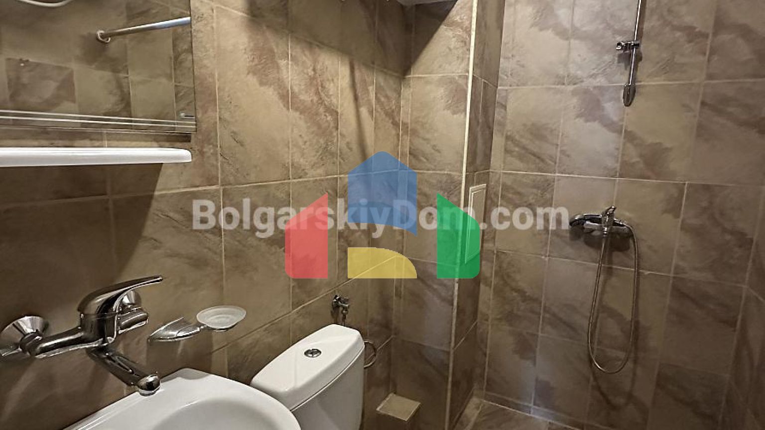 Четырехкомнатная квартира в жилом доме