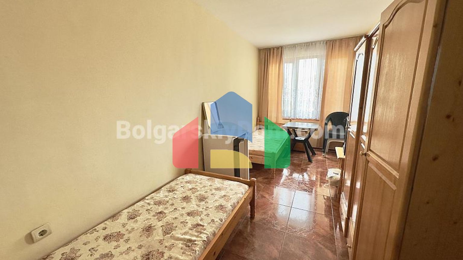 Четырехкомнатная квартира в жилом доме