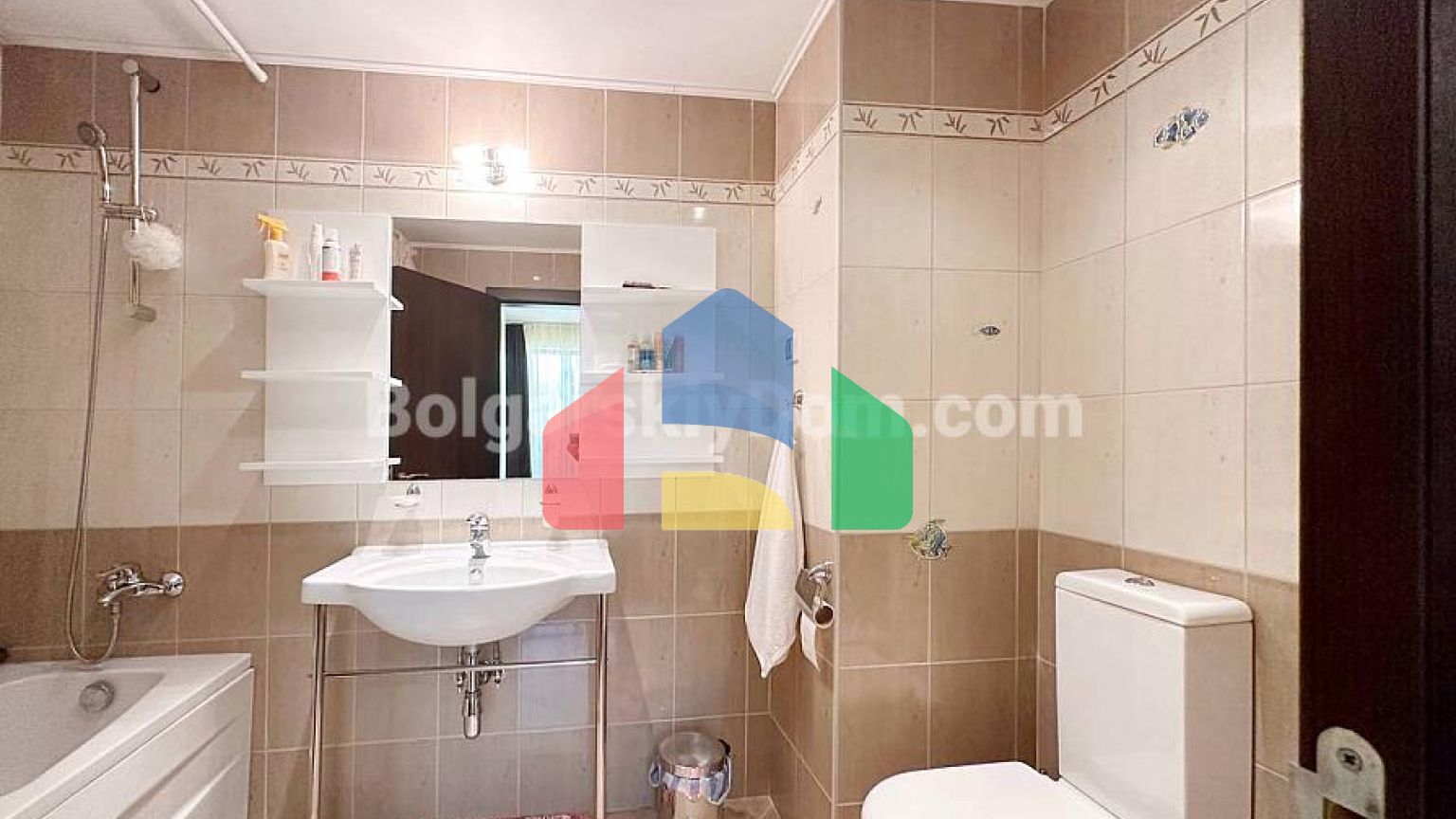 Трехкомнатная квартира в Петерхаус