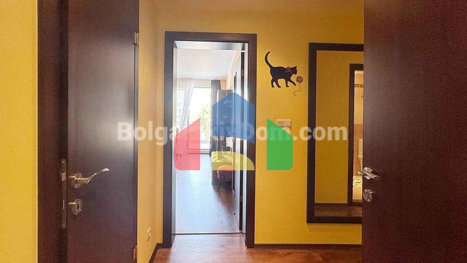 Трехкомнатная квартира в Петерхаус