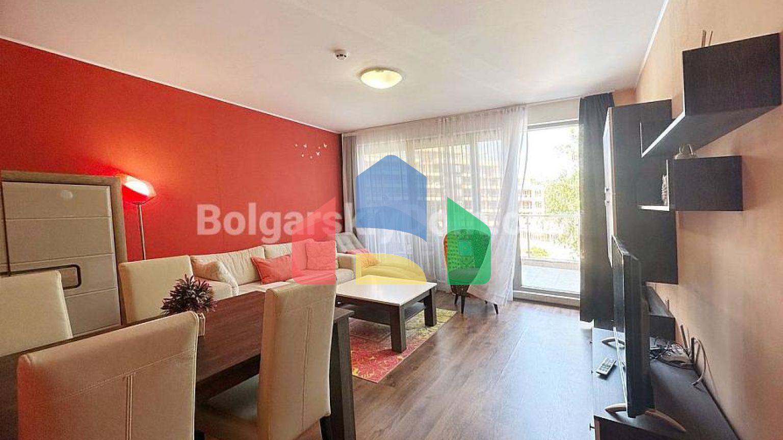 Трехкомнатная квартира в Петерхаус