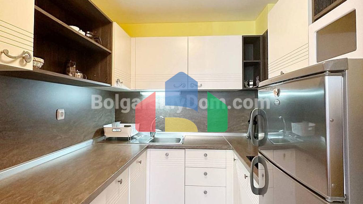 Трехкомнатная квартира в Петерхаус