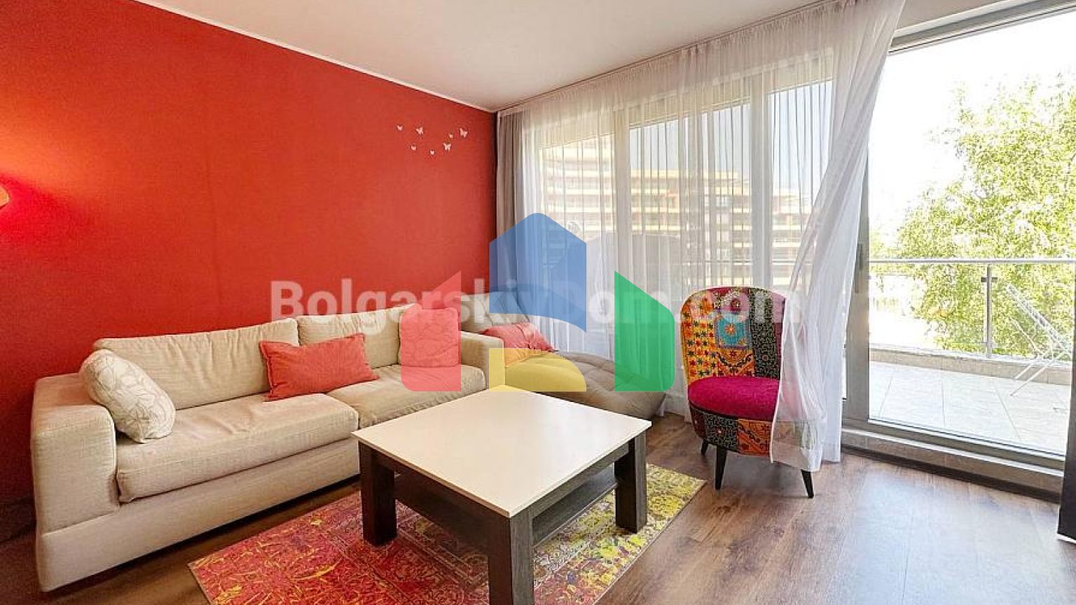 Трехкомнатная квартира в Петерхаус