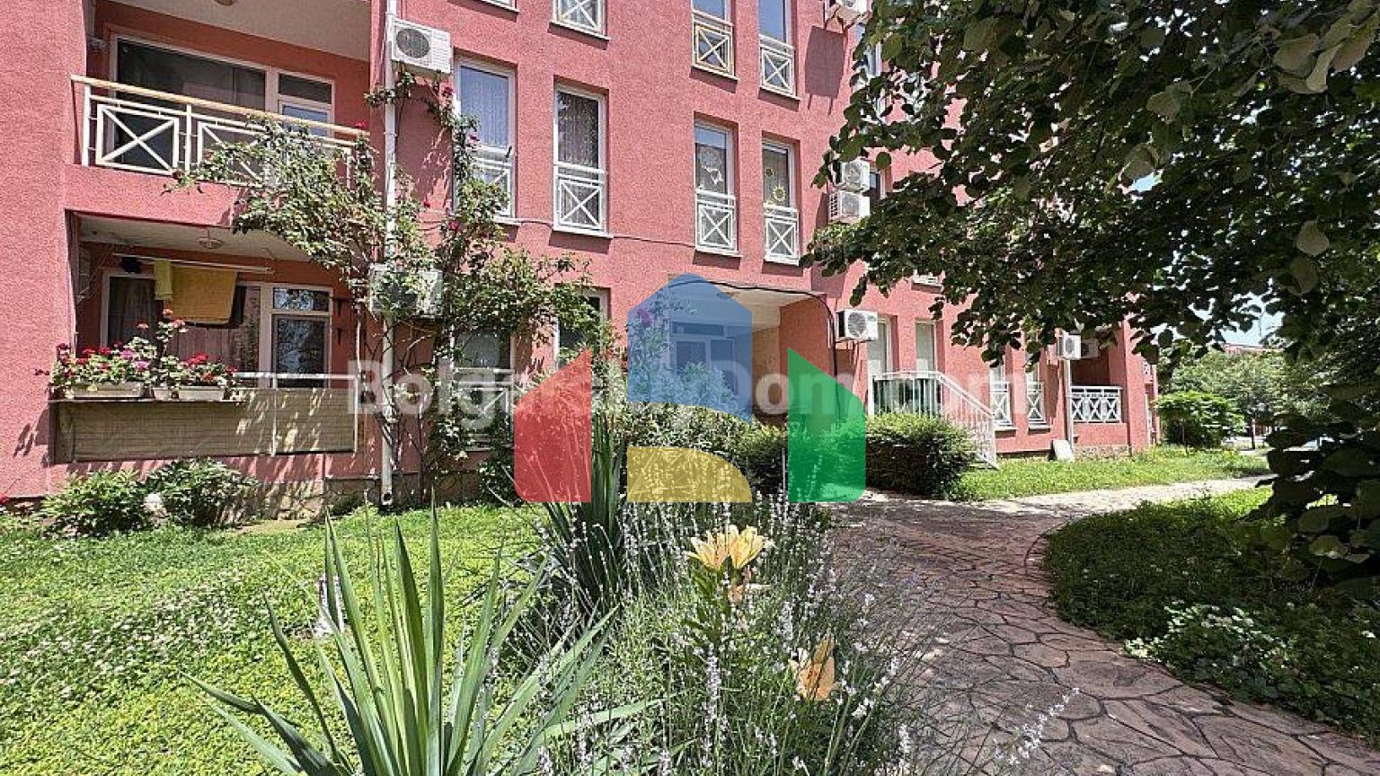 Двокімнатна квартира в Санні Дей 6