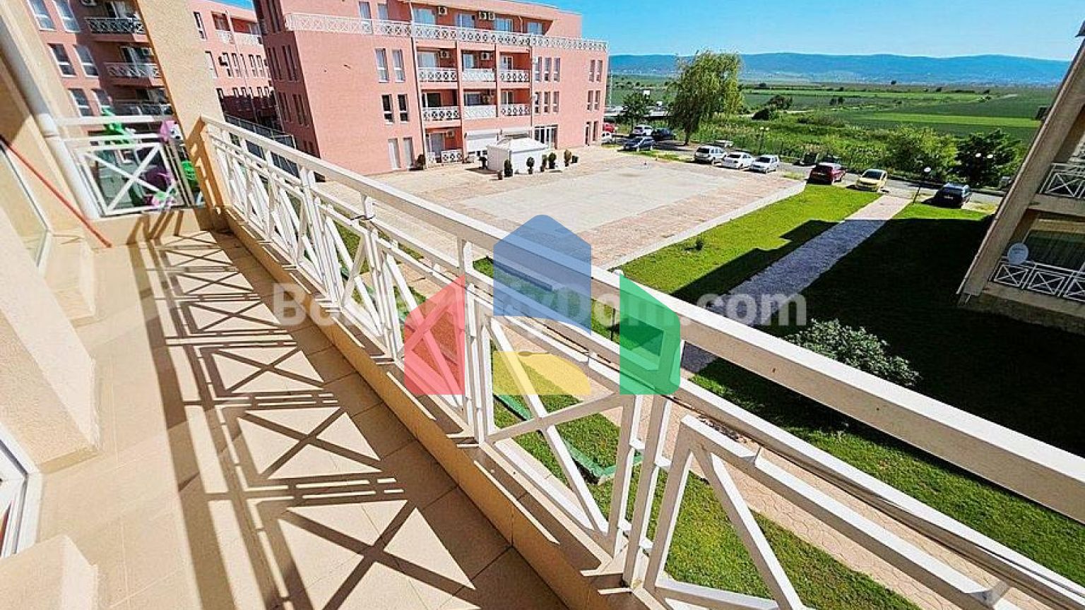 Двокімнатна квартира в Санні Дей 6