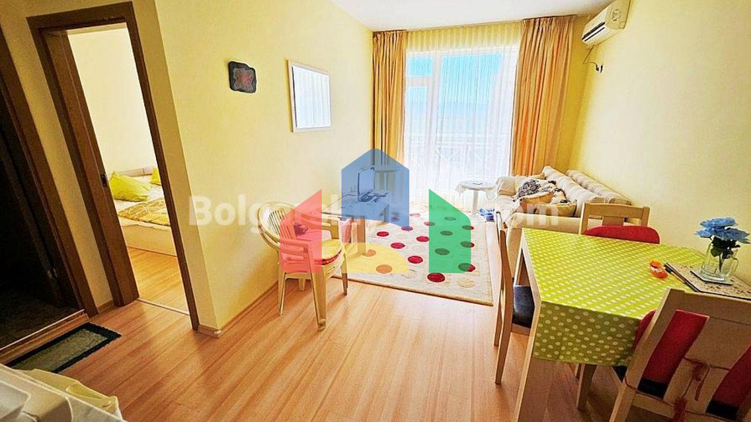 Двокімнатна квартира в Санні Дей 6