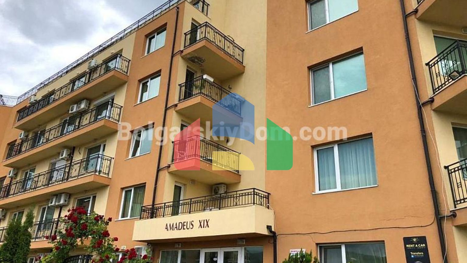 Квартира-студия в Амадеус 19