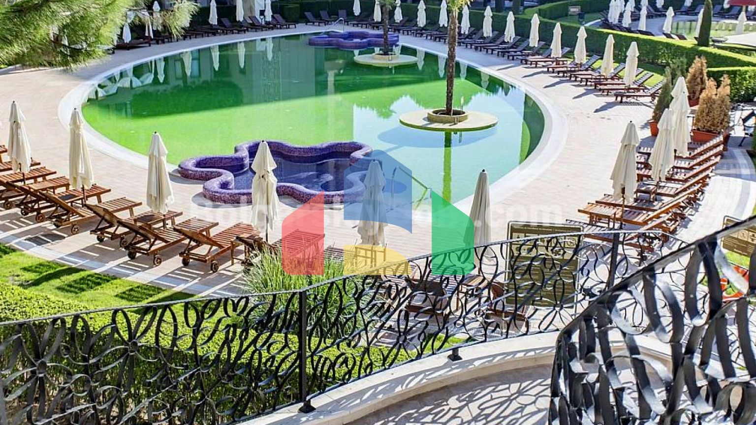 Простора студія в Барсело Роял Біч