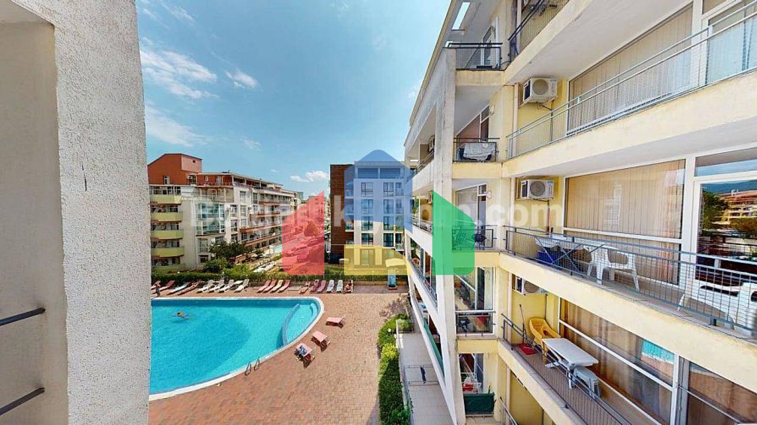 Двокімнатна квартира в Сансет Біч 2