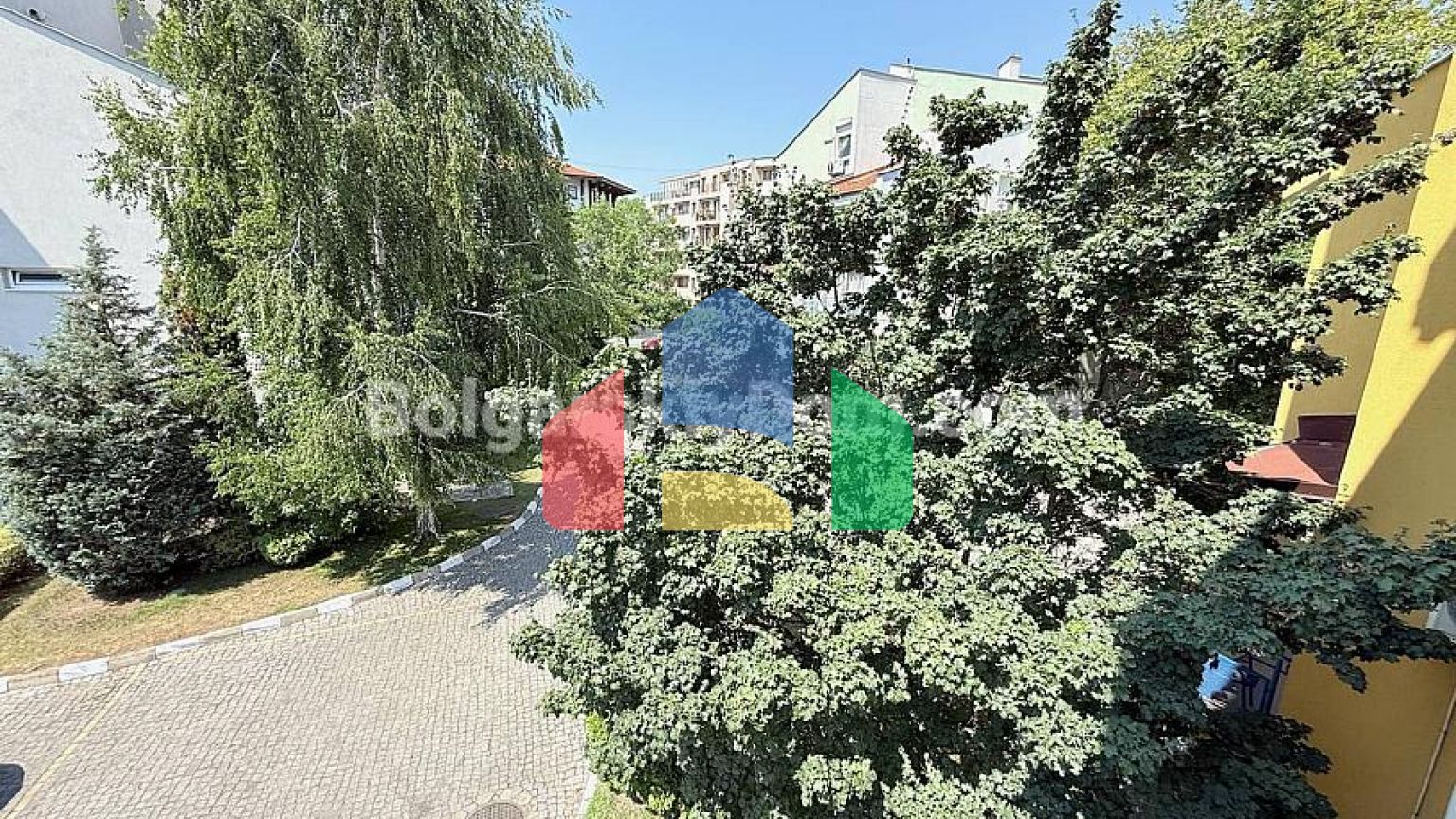 Трикімнатна квартира в Еліт 1