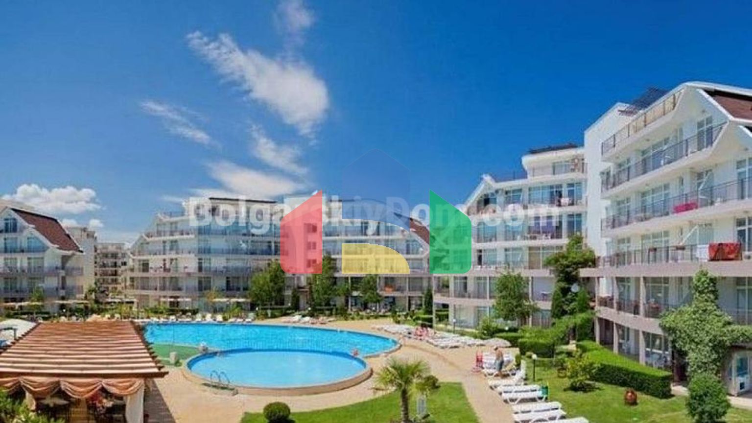 Четырехкомнатная квартира в Сан Вилладж