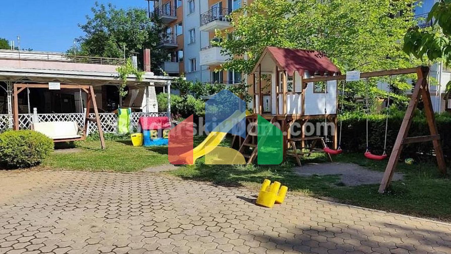 Четырехкомнатная квартира в Сан Вилладж