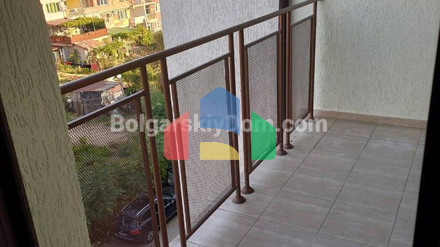 Трехкомнатный мезонет в Амбер Бич