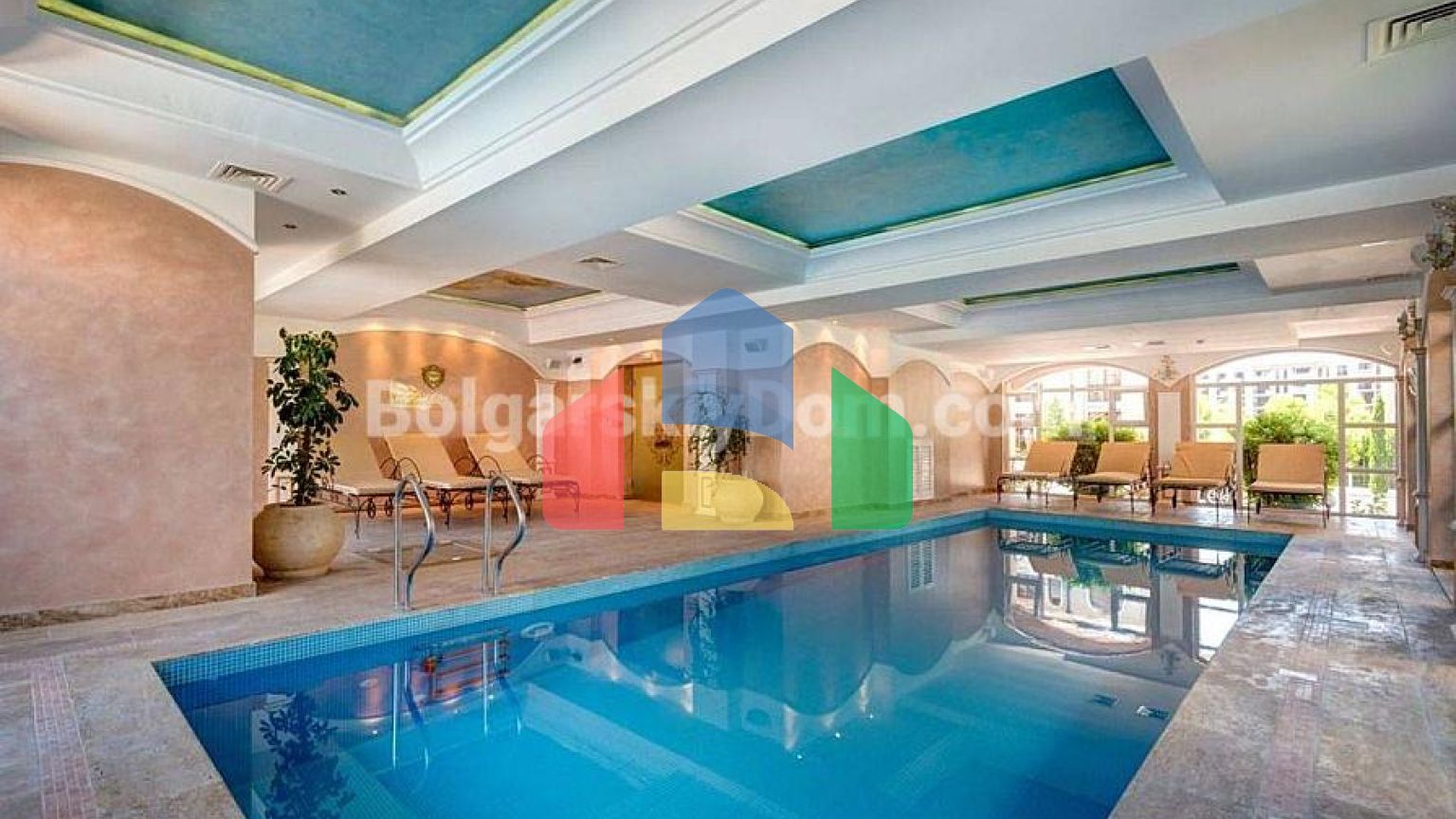 Квартира-студия в Изида Палас