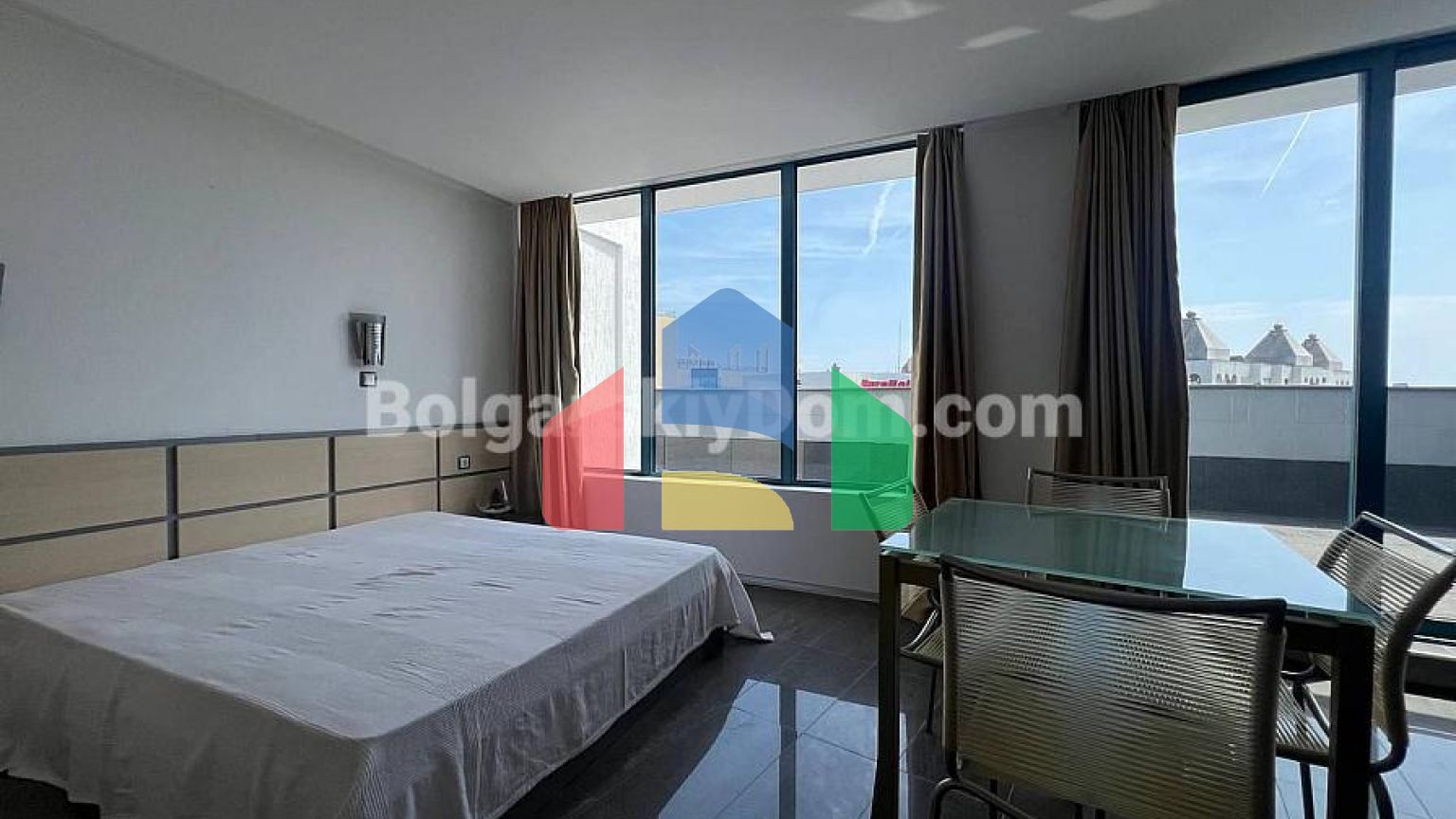 Квартира-студия в Колизей 2