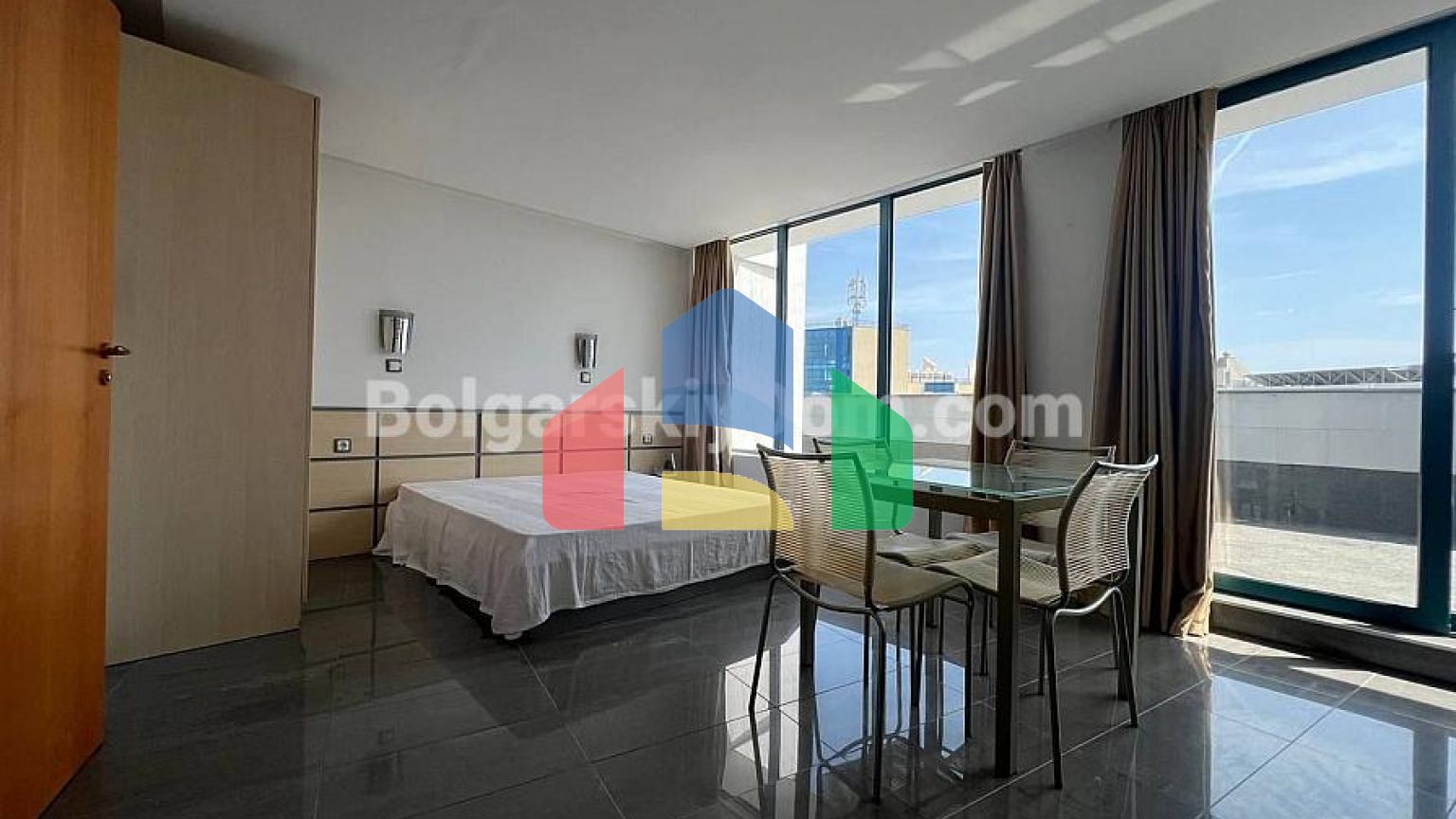 Квартира-студия в Колизей 2