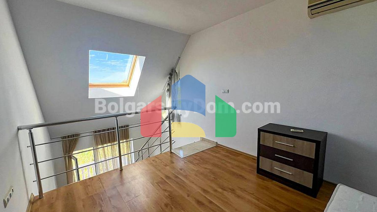 Двокімнатний мезонет в Сі Даймонд