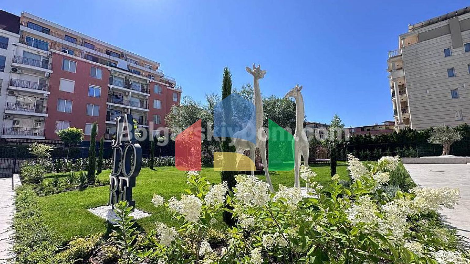 Двокімнатна квартира в Ж’адор Сікрет Гарденс