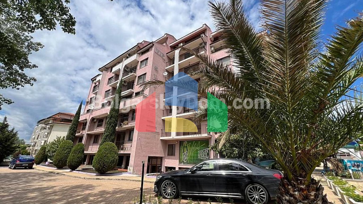 Трехкомнатная квартира в Вип Стайл