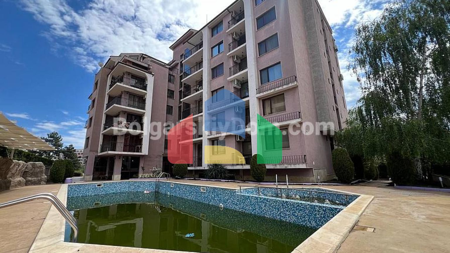 Трехкомнатная квартира в Вип Стайл