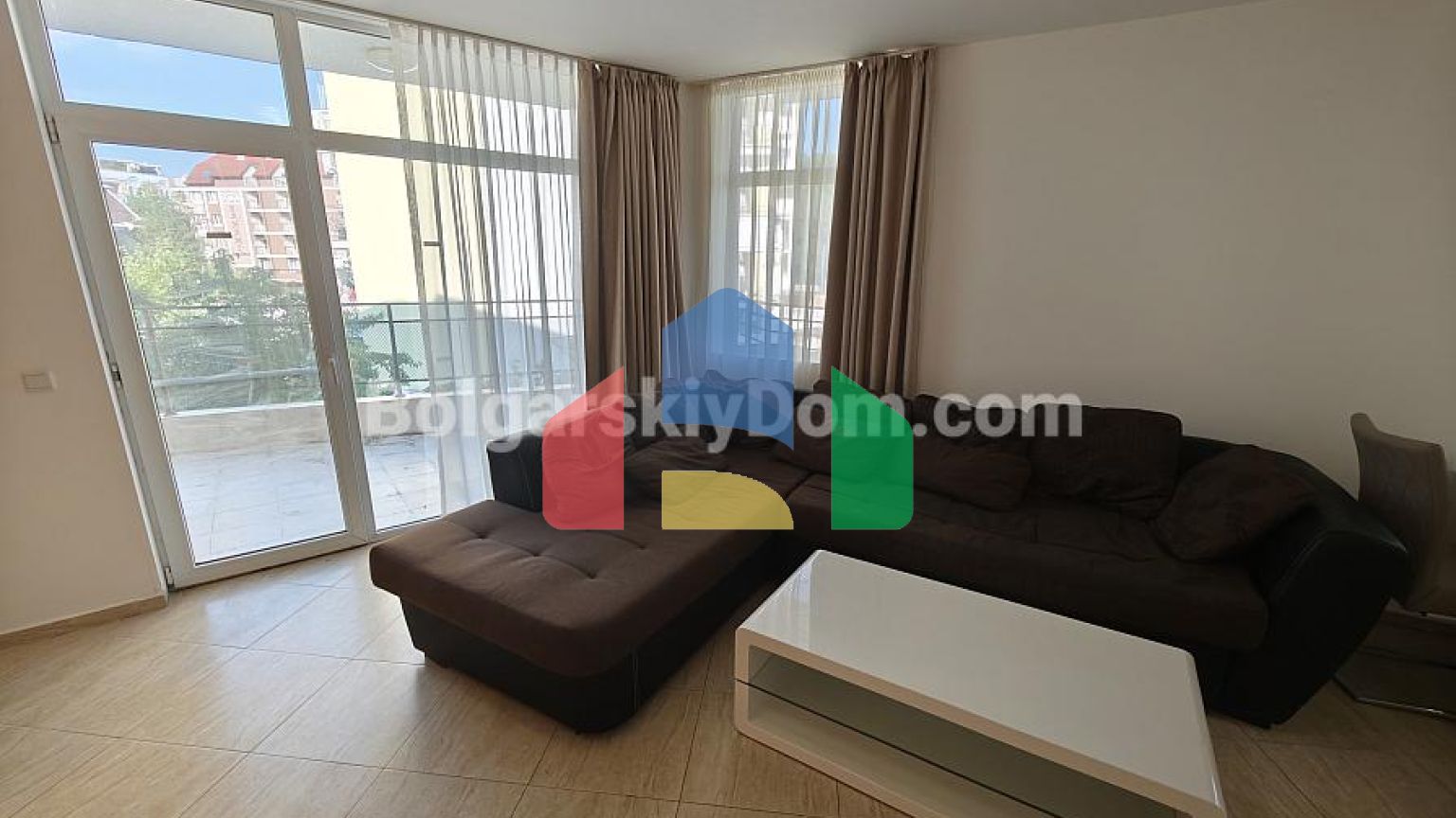 Трикімнатна квартира в Сан Вілладж