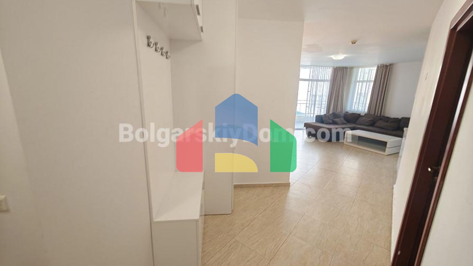 Трикімнатна квартира в Сан Вілладж