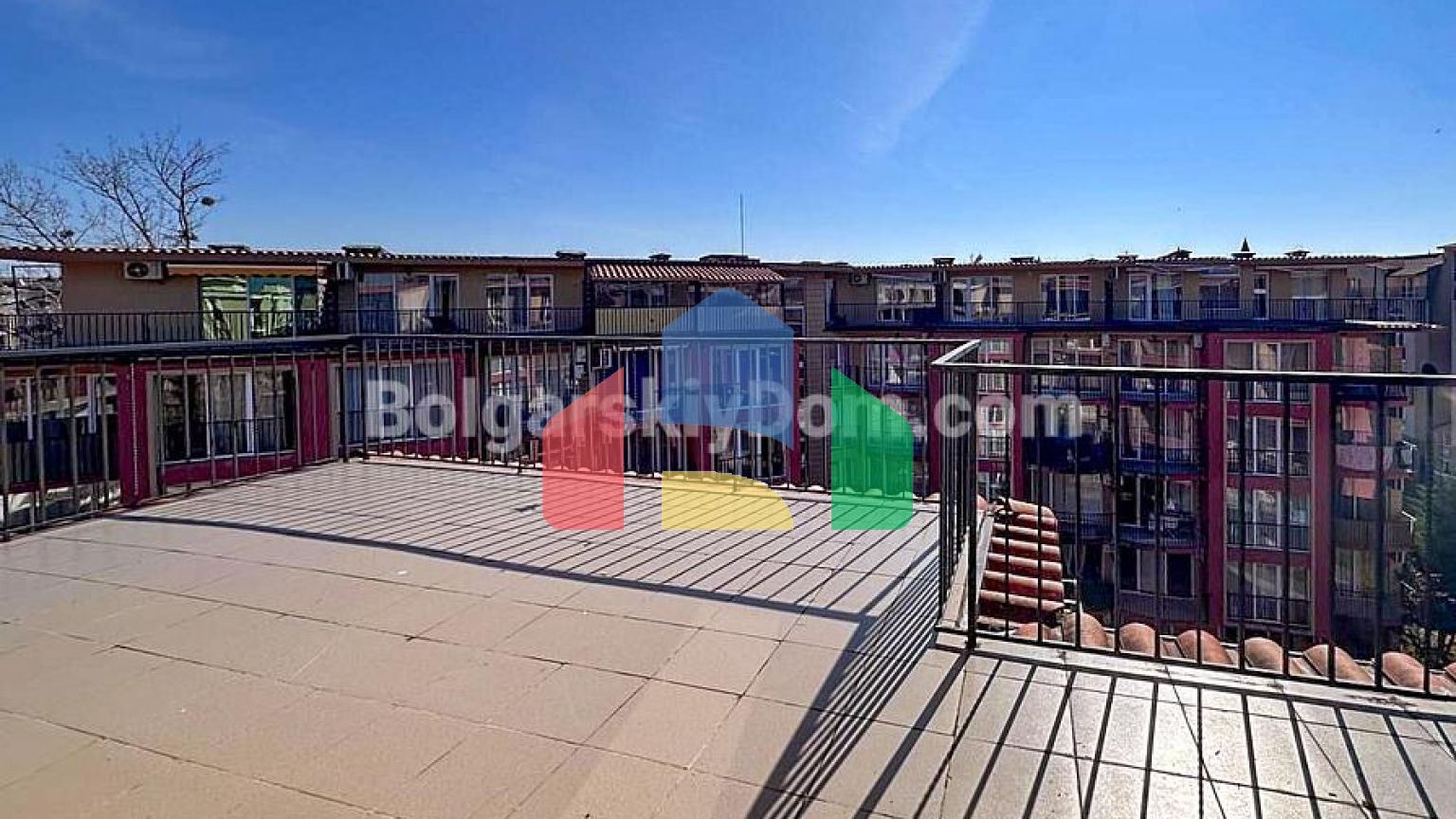 Трехкомнатная квартира в Санни Вью Централ 2