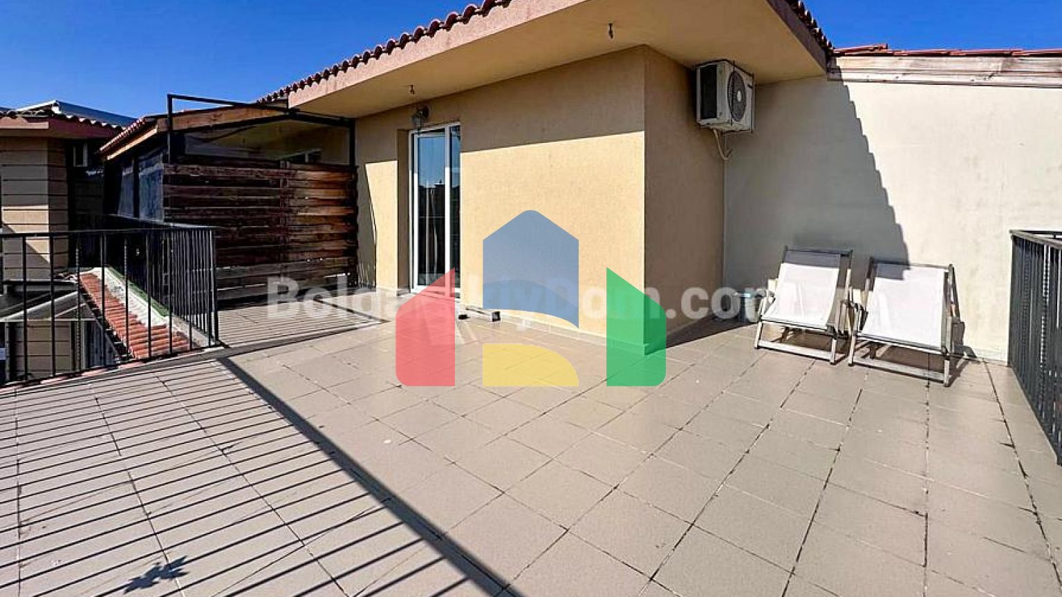 Трехкомнатная квартира в Санни Вью Централ 2