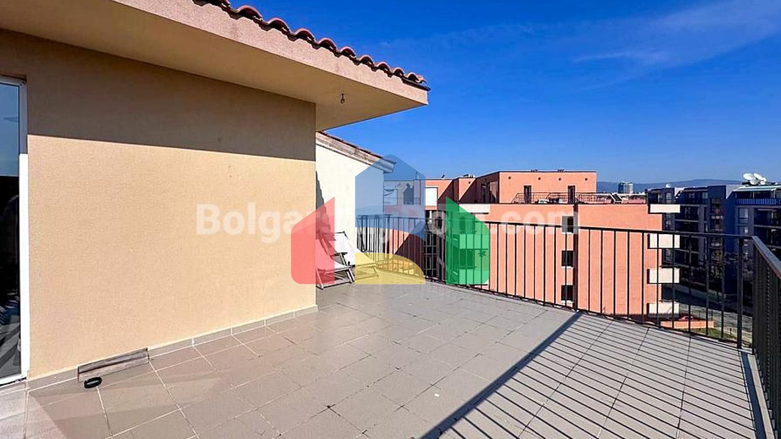 Трехкомнатная квартира в Санни Вью Централ 2