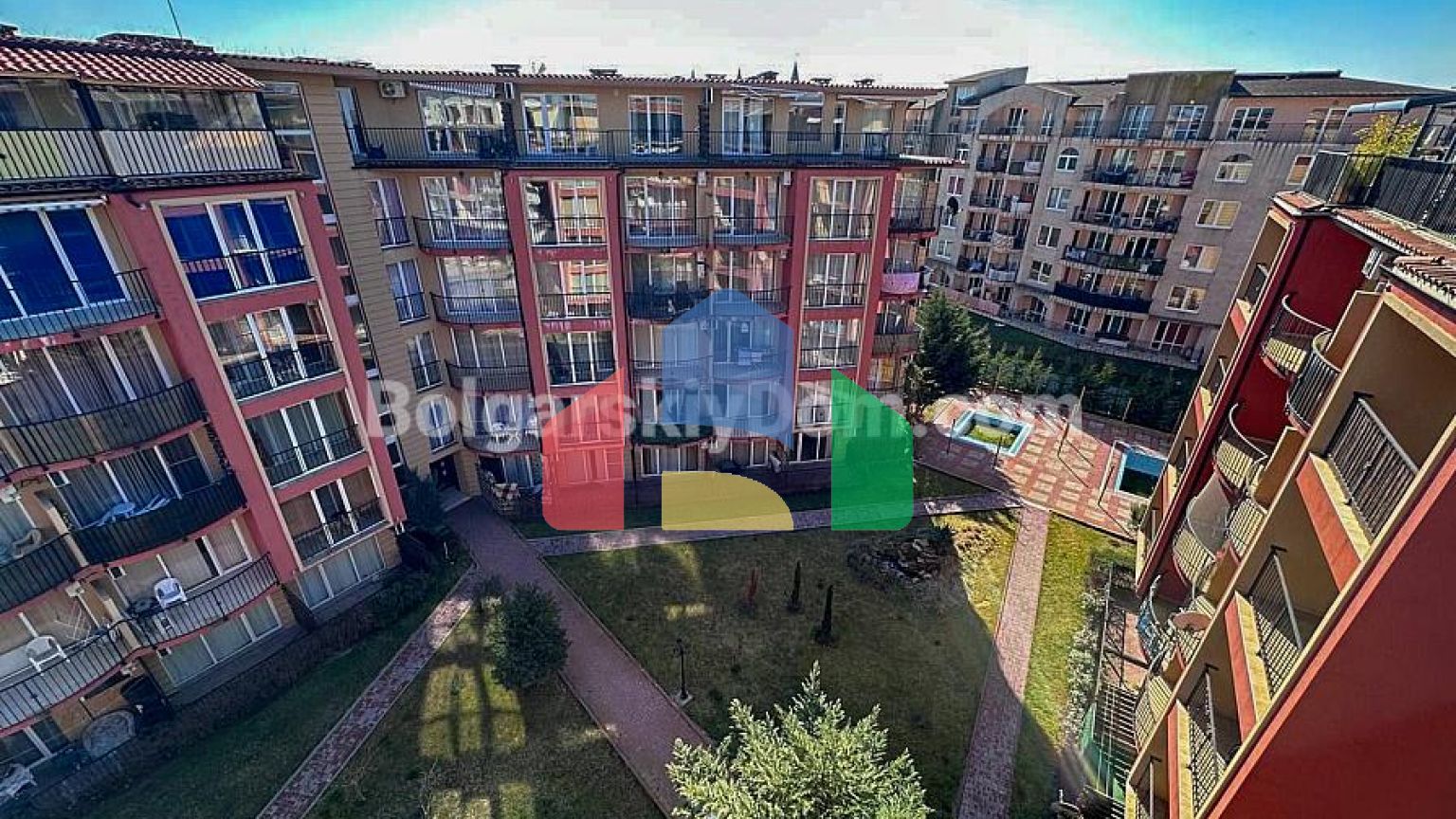 Трехкомнатная квартира в Санни Вью Централ 2