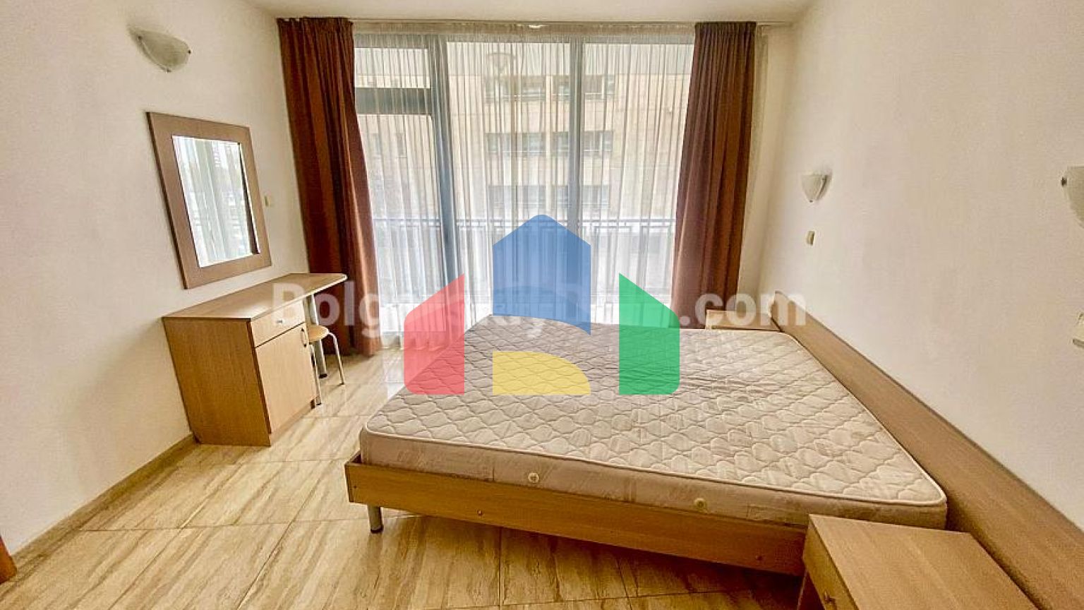 Просторная двухкомнатная квартира в Колизей