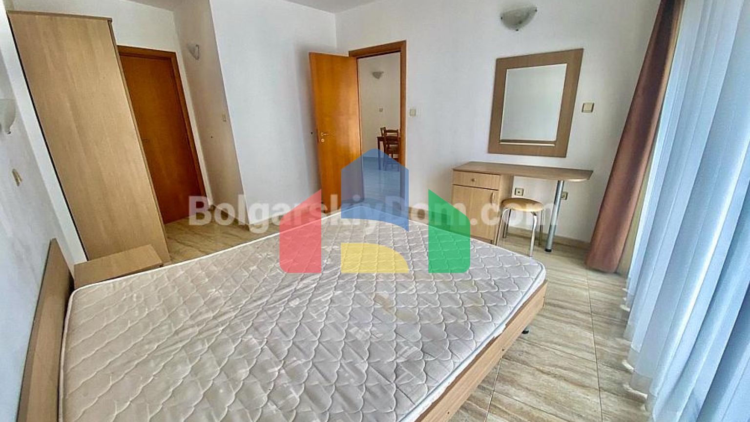 Просторная двухкомнатная квартира в Колизей