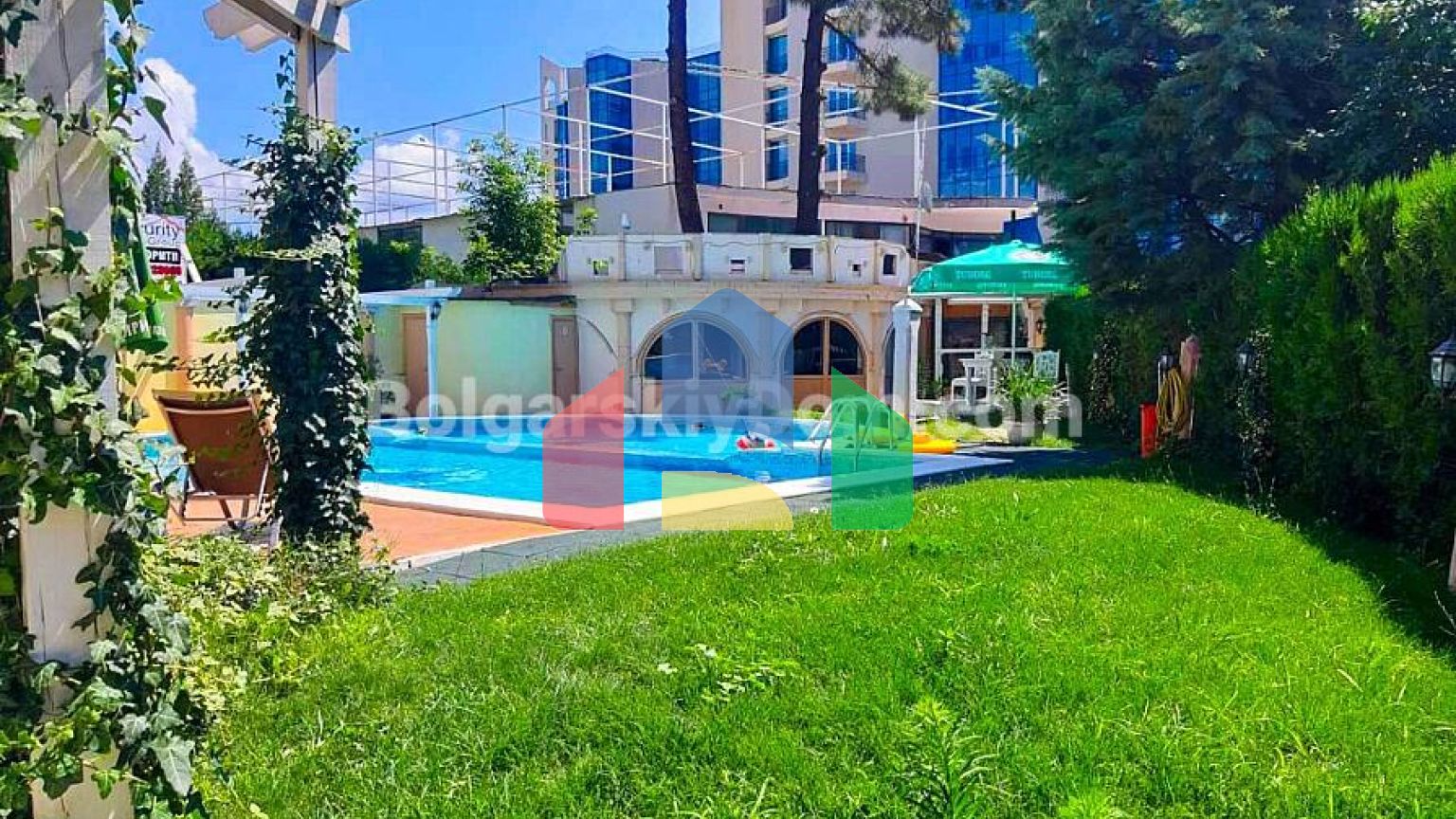 Просторная двухкомнатная квартира в Колизей