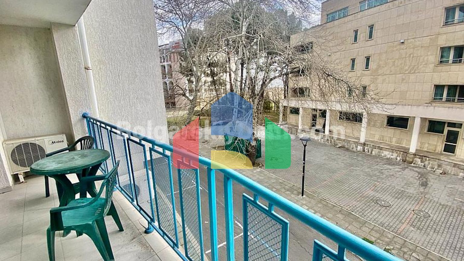 Просторная двухкомнатная квартира в Колизей