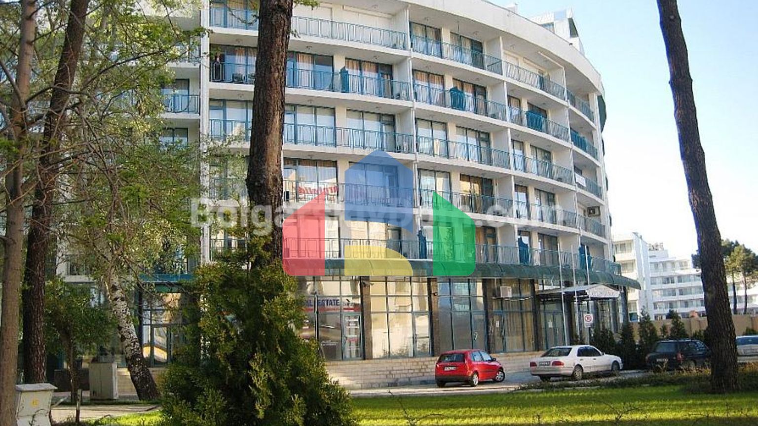 Просторная двухкомнатная квартира в Колизей