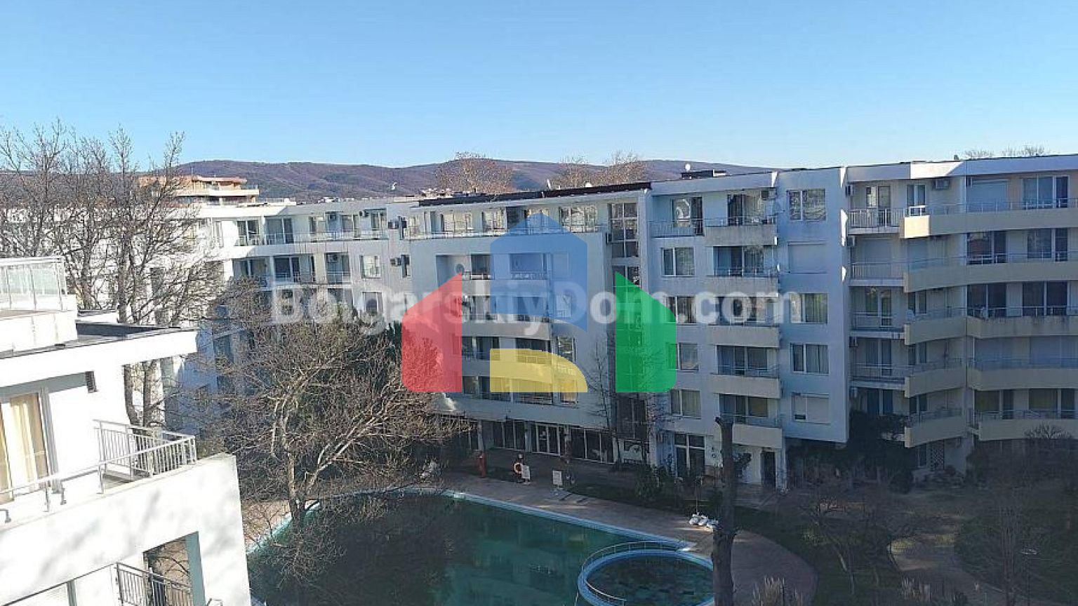 Трикімнатна квартира в Ясень