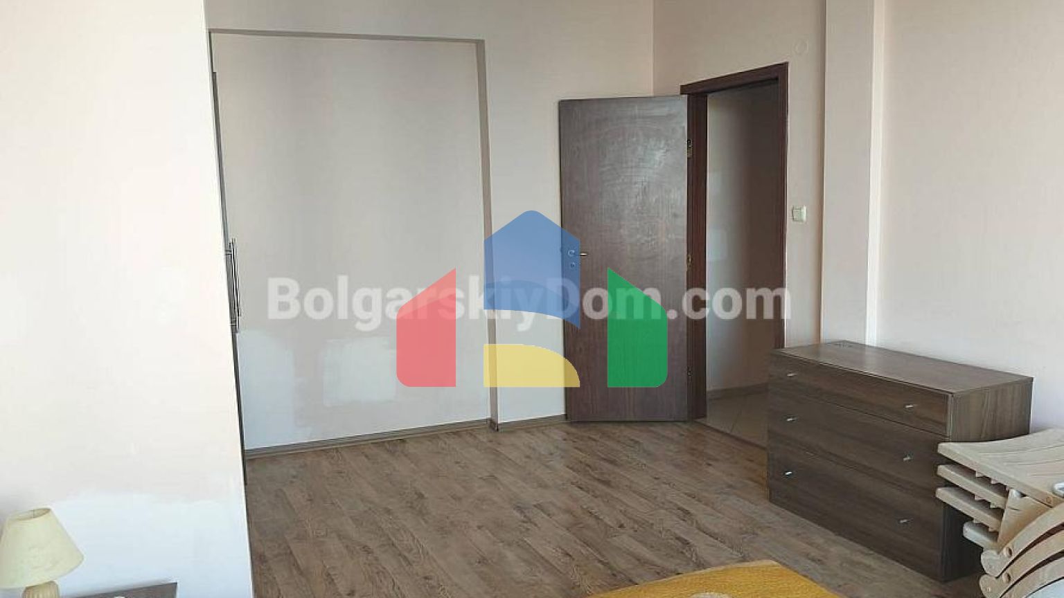 Трикімнатна квартира в Ясень