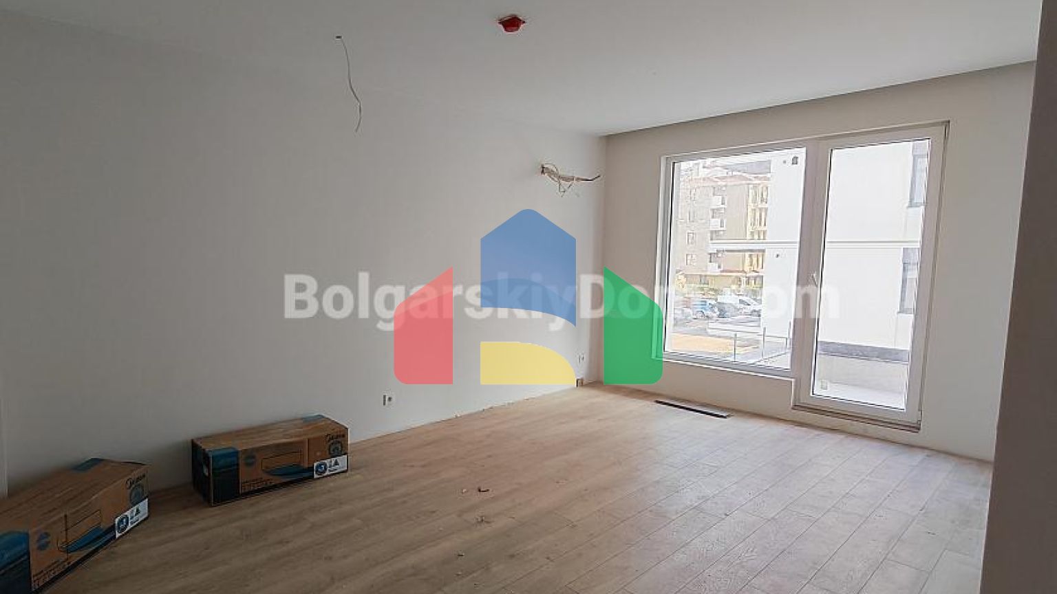 Двокімнатна квартира в Емілія Романа Есте