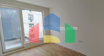 Двокімнатна квартира в Емілія Романа Есте