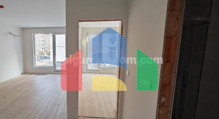 Двокімнатна квартира в Емілія Романа Есте