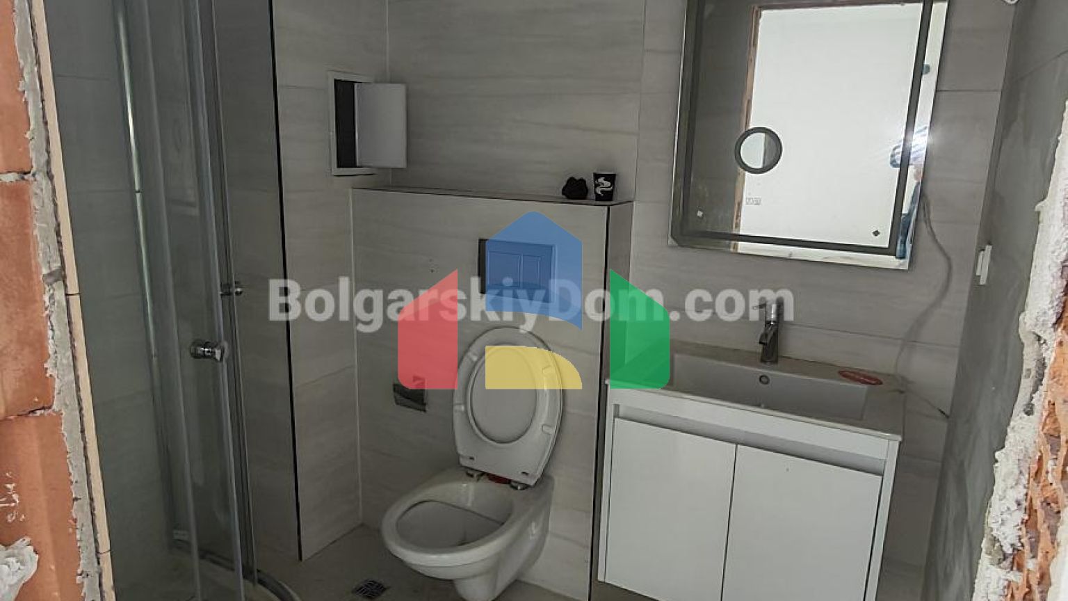 Двокімнатна квартира в Емілія Романа Есте