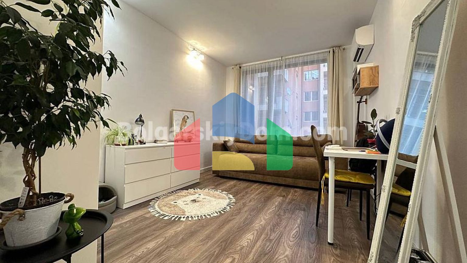 Чотирикімнатна квартира в Санні В'ю Централ