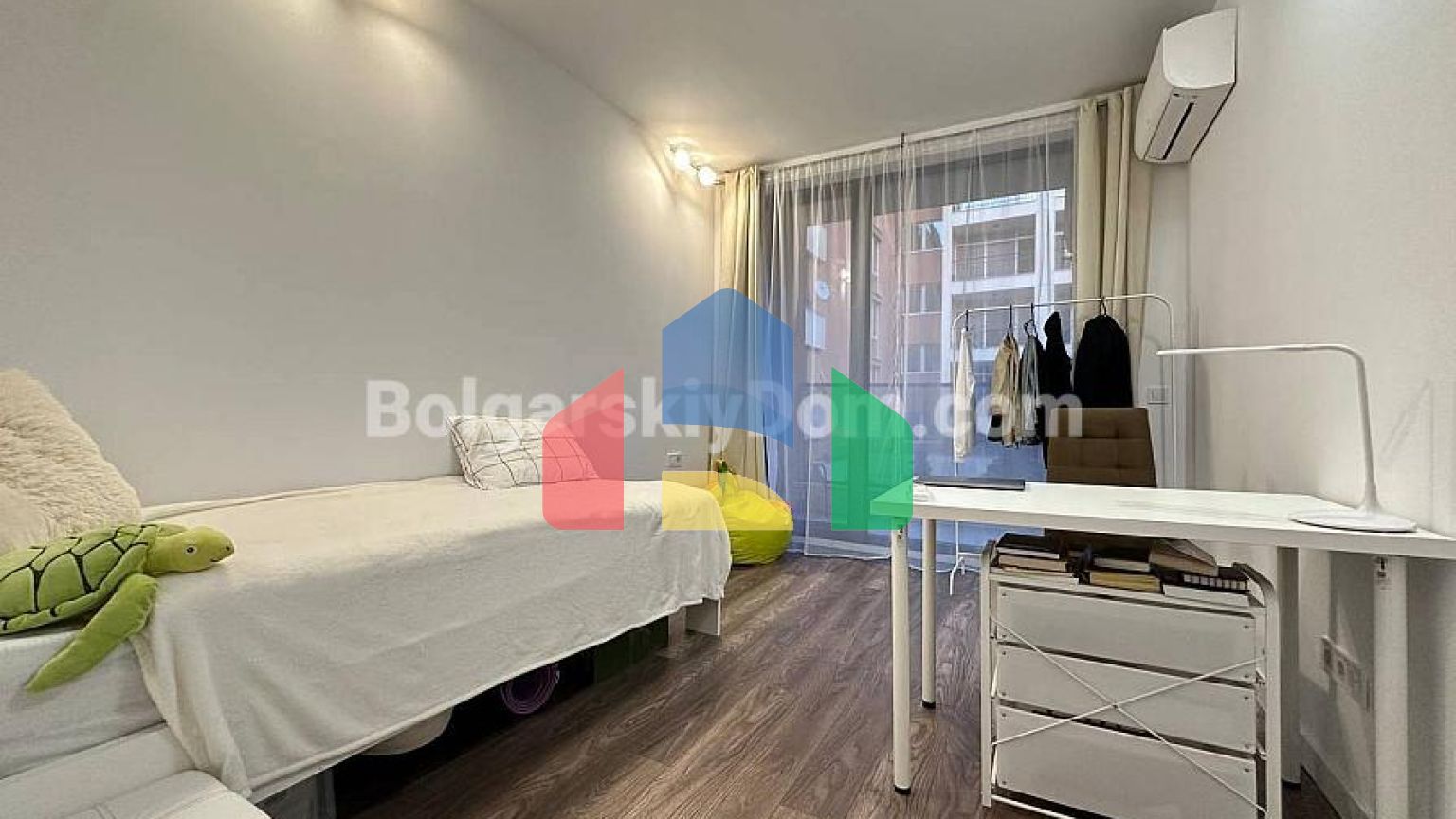 Чотирикімнатна квартира в Санні В'ю Централ