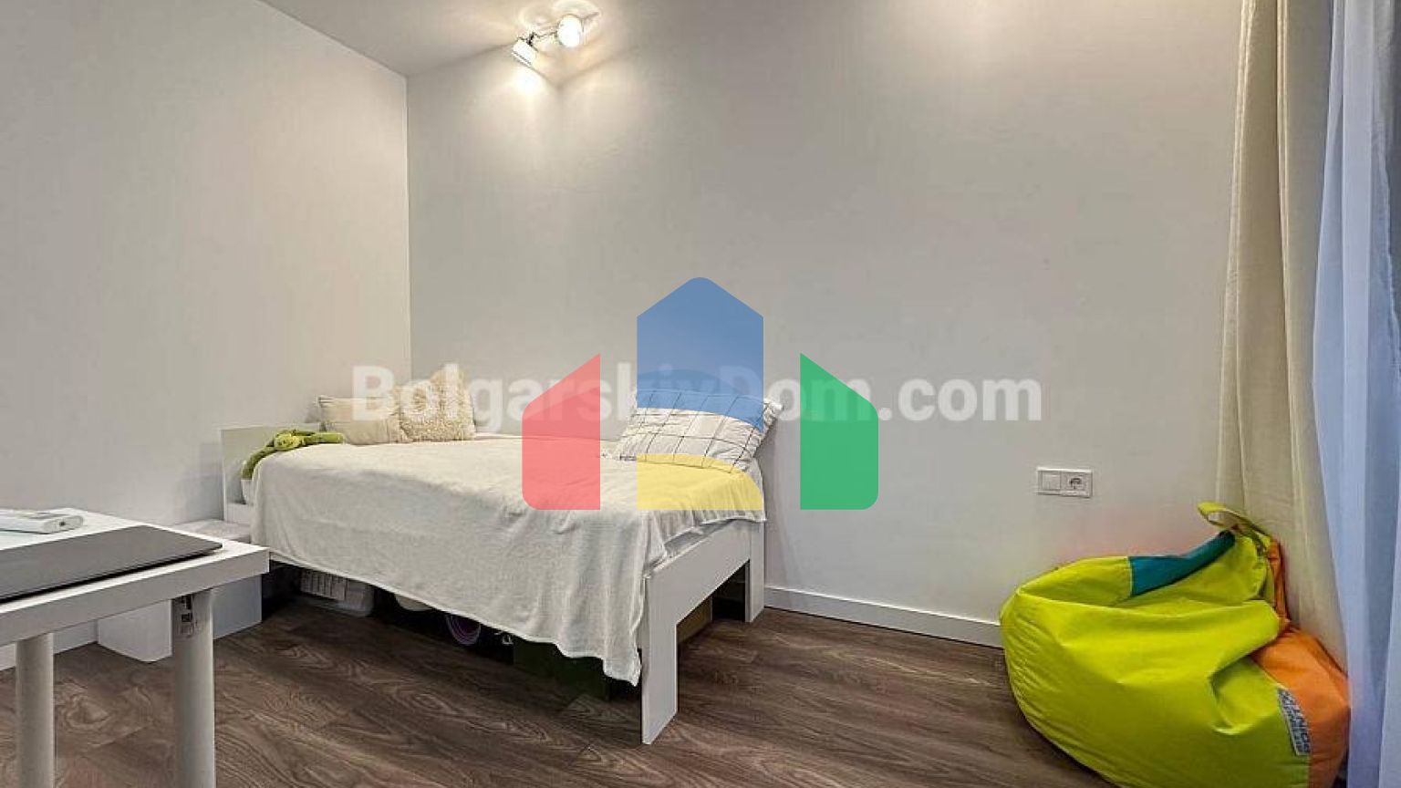 Чотирикімнатна квартира в Санні В'ю Централ