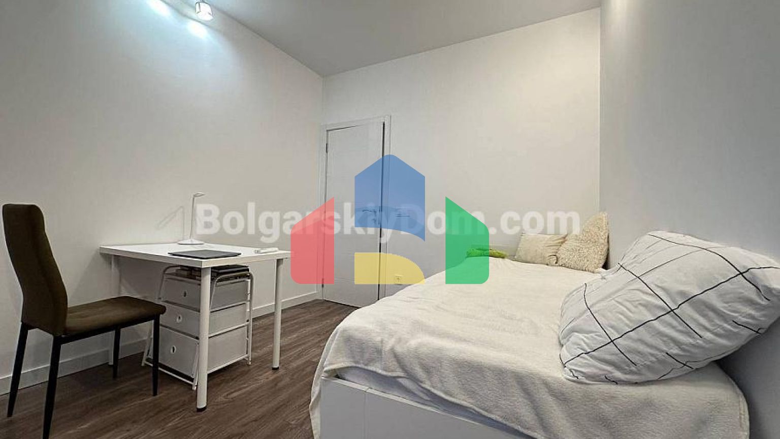 Чотирикімнатна квартира в Санні В'ю Централ