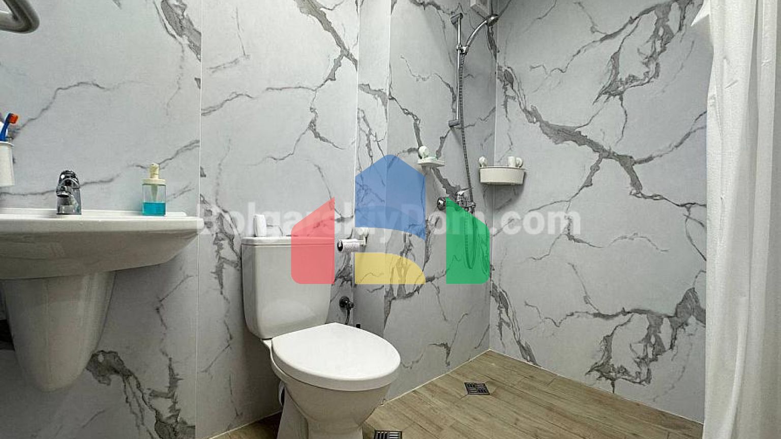 Чотирикімнатна квартира в Санні В'ю Централ