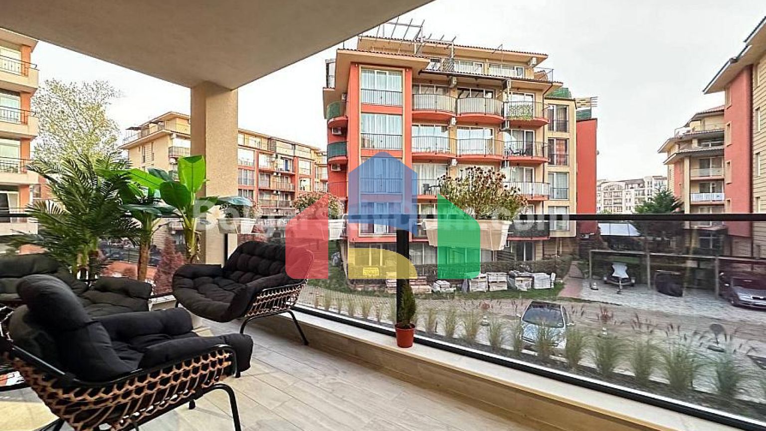 Чотирикімнатна квартира в Санні В'ю Централ