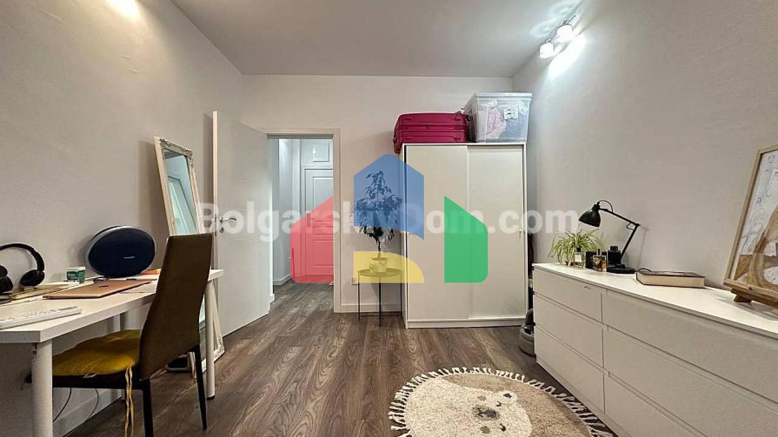 Чотирикімнатна квартира в Санні В'ю Централ