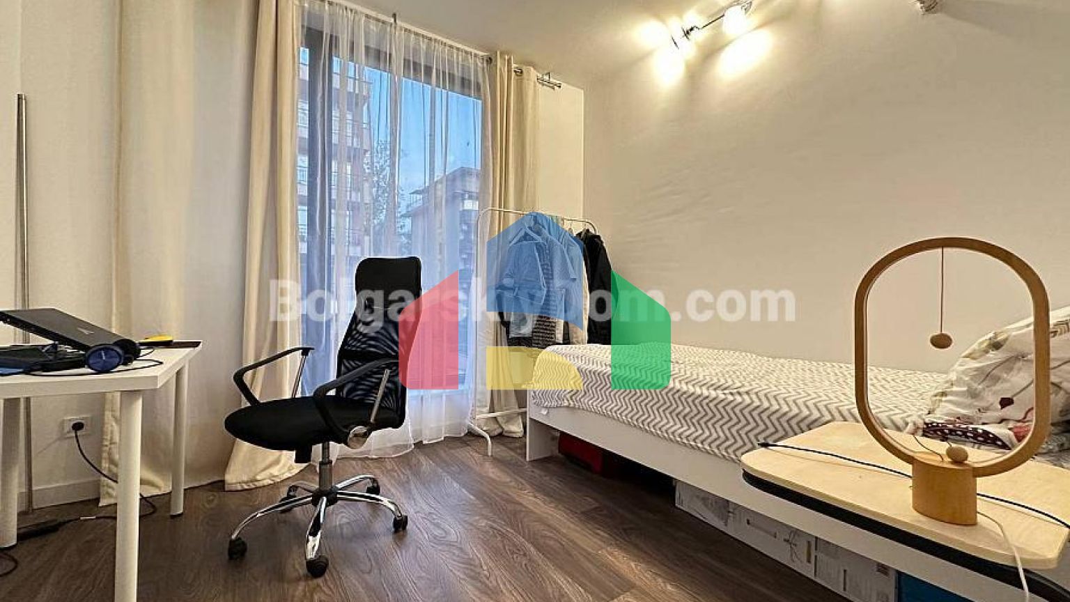 Чотирикімнатна квартира в Санні В'ю Централ